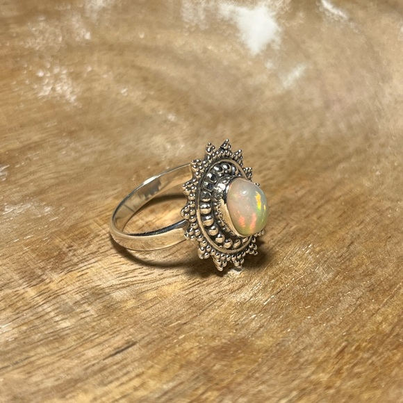 Natural Ethiopian Opal 925 Sterling Silver Ring - Picture 4 of 15